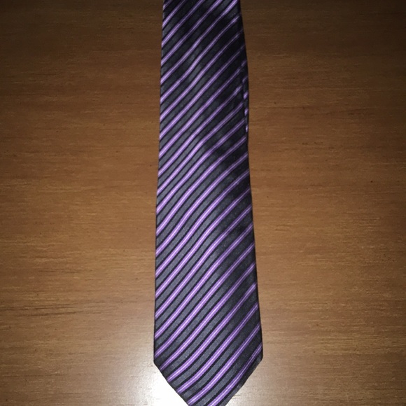 Geoffrey Beene Purple Striped 100% Silk Neck Tie - Picture 1 of 2